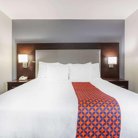 La Quinta By Wyndham Rockford Hotell Exteriör bild