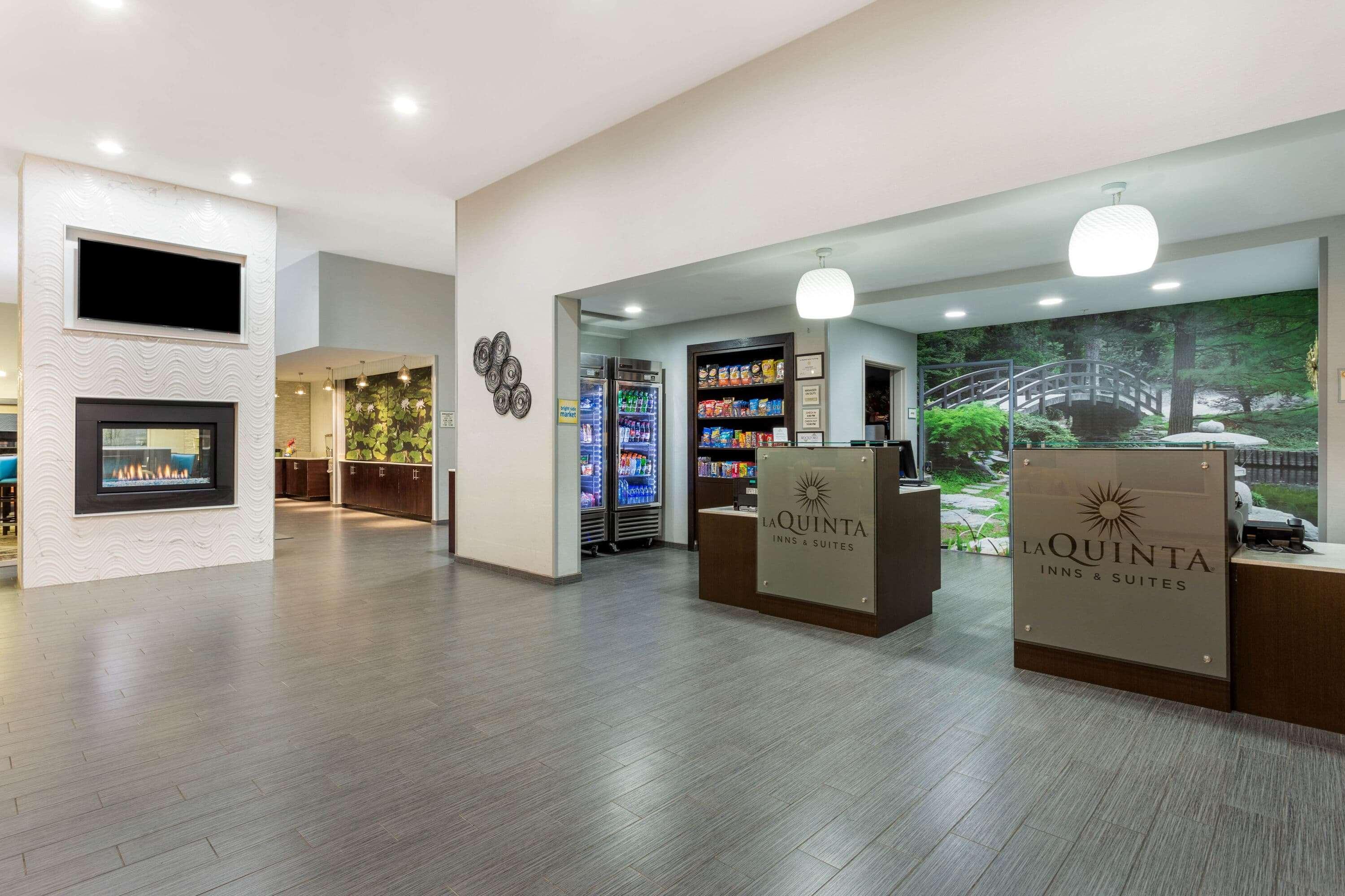 La Quinta By Wyndham Rockford Hotell Exteriör bild