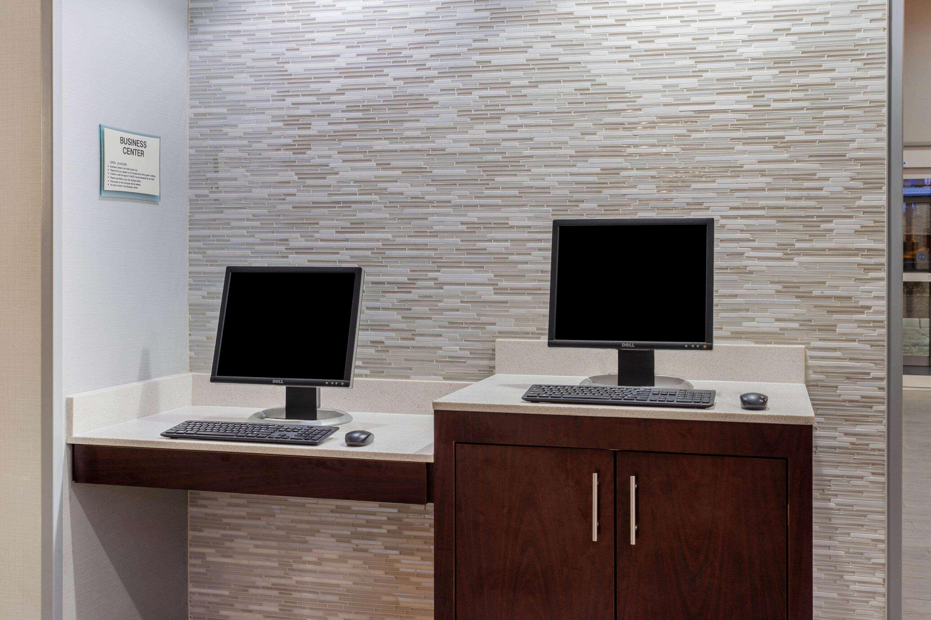 La Quinta By Wyndham Rockford Hotell Exteriör bild
