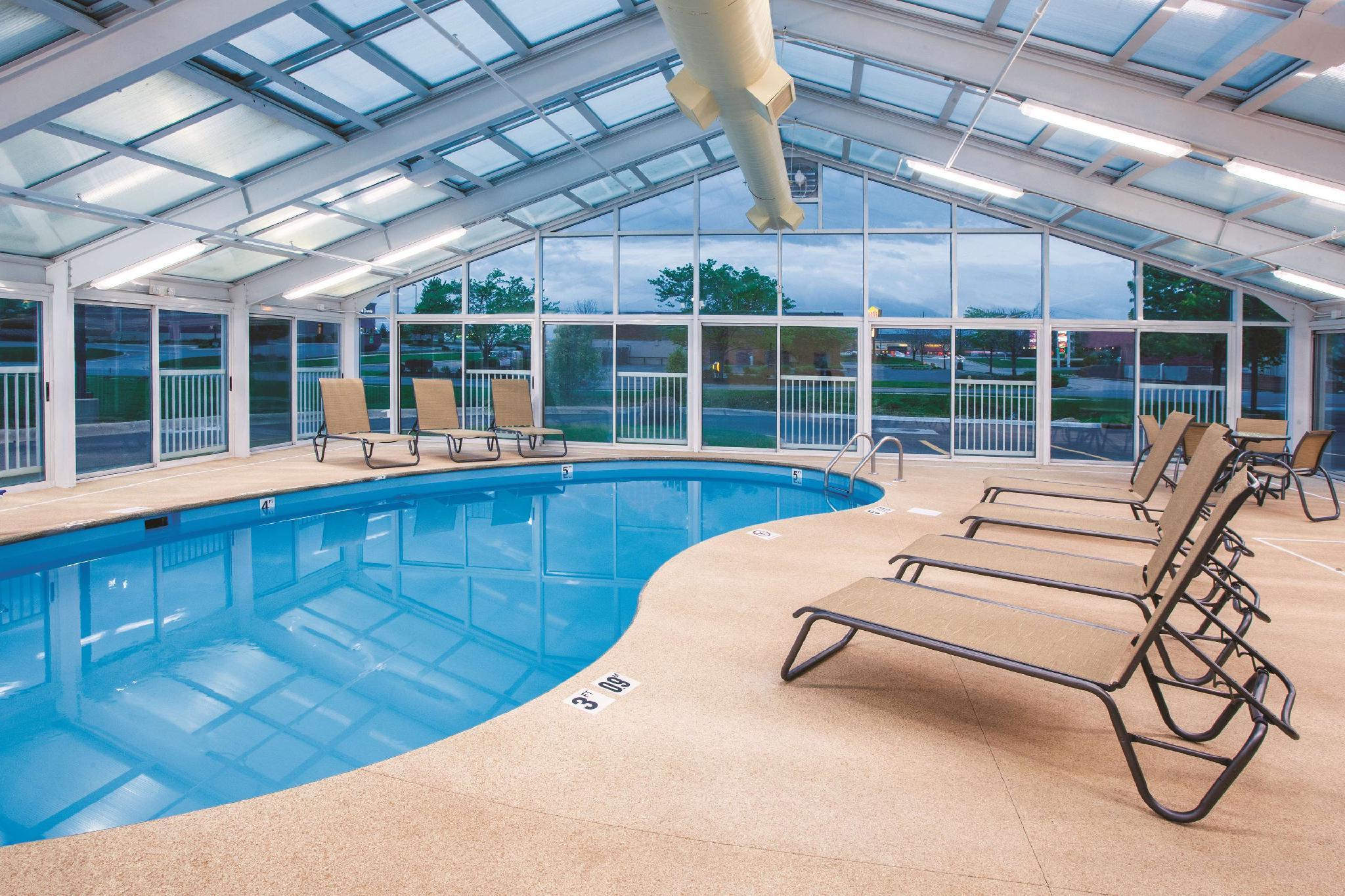 La Quinta By Wyndham Rockford Hotell Exteriör bild