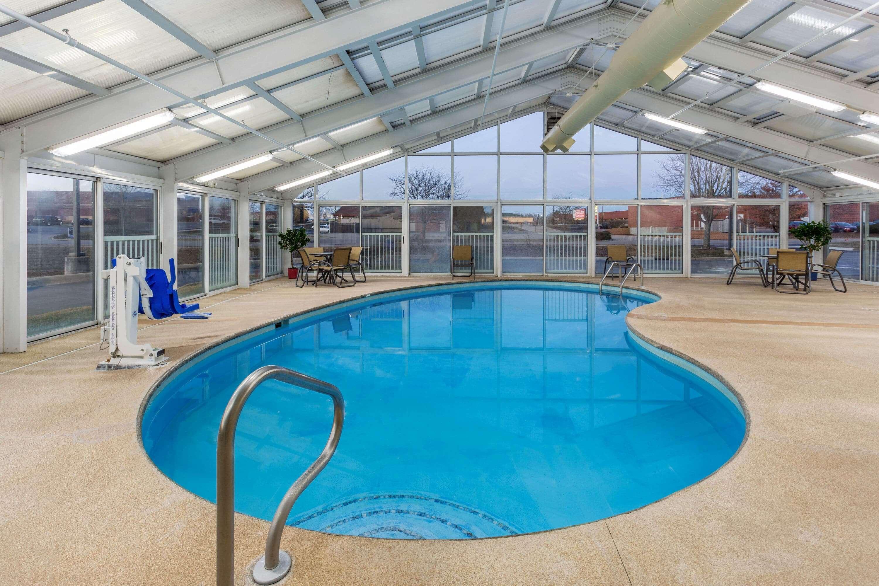 La Quinta By Wyndham Rockford Hotell Exteriör bild