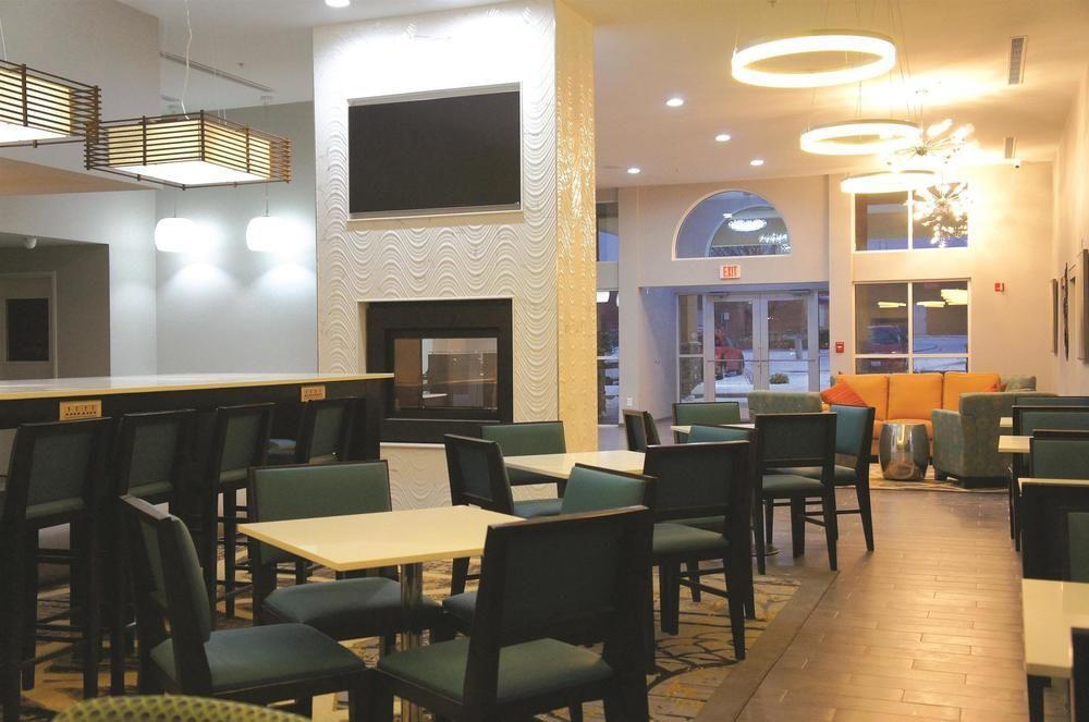 La Quinta By Wyndham Rockford Hotell Exteriör bild